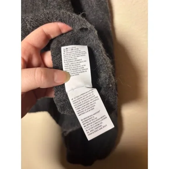 American Eagle cropped grey cardigan sweater size M - Picture 2 of 8